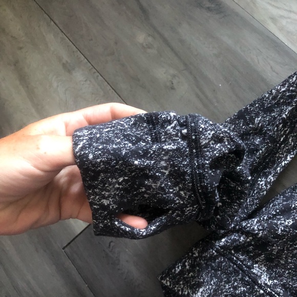 Lululemon long sleeve top - Picture 3 of 7